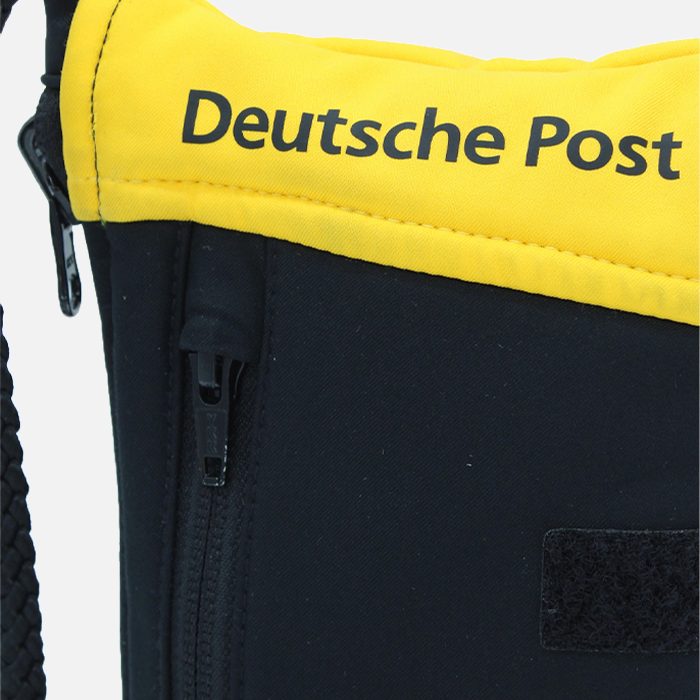 Upgecycelter Brustbeutel, DPDHL